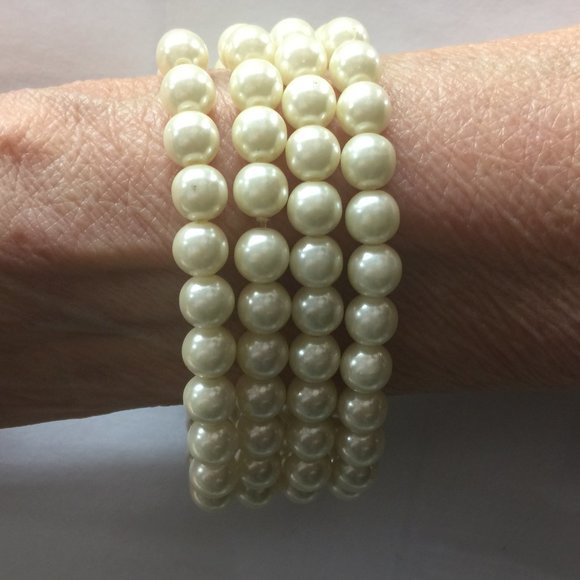 Jewelry - Costume Jewelry Peral Bracelet